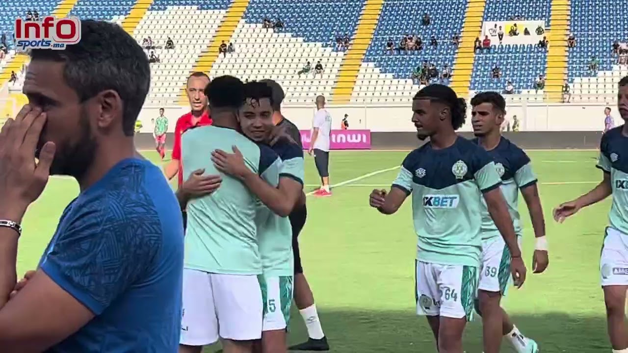 أجواء أخوية مميزة بين لاعبي الرجاء والنادي القنيطري والبلجيكي باتريك دي ويلد