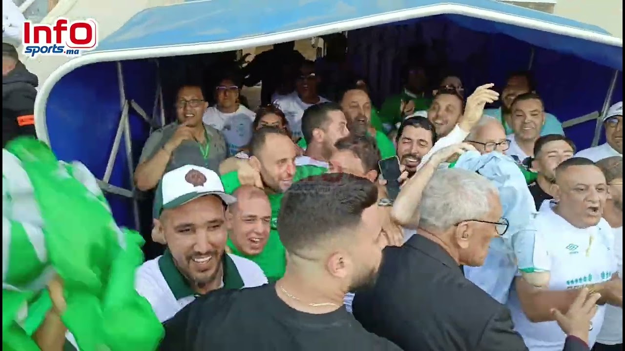 أعضاء المكتب المسير لنادي الرجاء يحتفلون بلقب البطولة بأهازيج الكورفا سود