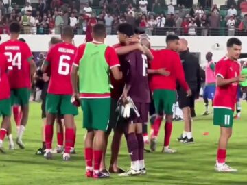 فرحة-لاعبي-المنتخب-الوطني-وتحية-للجماهير-المغربية-بعد-الفوز-على.jpg