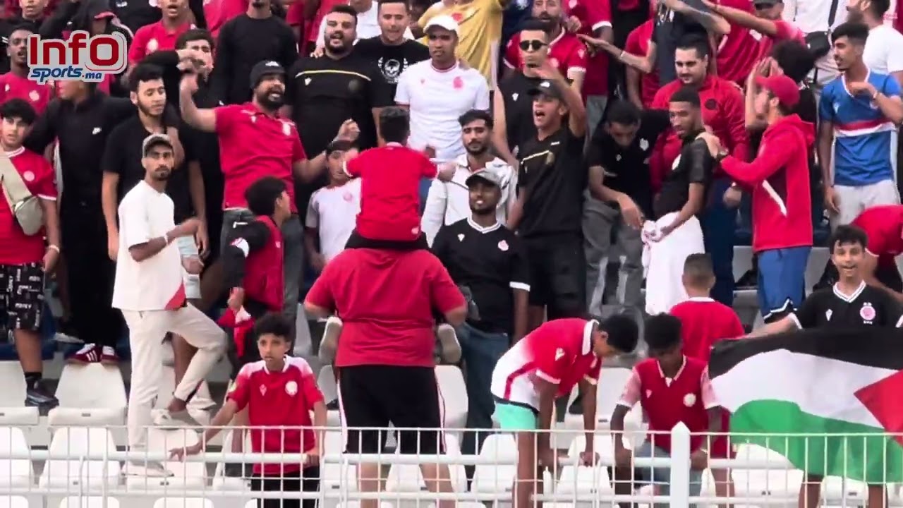فيديو..طفل صغير يتحول إلى كابو ويشعل مدرجات الوداد