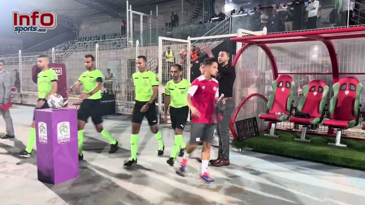 فيديو..عناق حار بين موكوينا والسكيتيوي قبل مواجهة الوداد والحسنية.