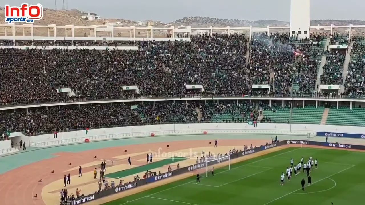 لاعبو الرجاء مندهشون من التنقل الخرافي للجماهير ويسمتعون بأغنية "لعزيزة كامبيوني"