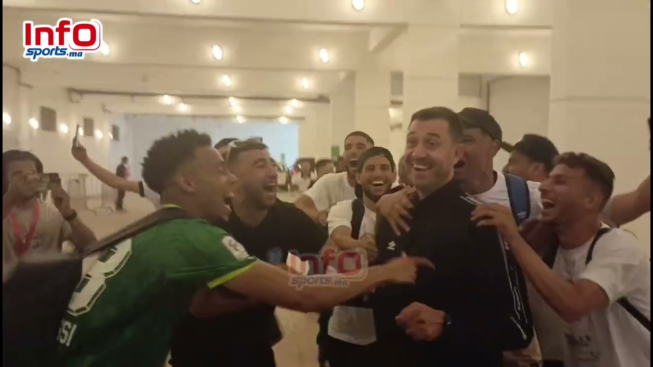 لاعبو الرجاء يقطعون تصريح بن ونيس باحتفالات جنونية حاملين كأس العرش