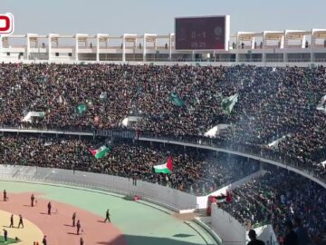 احتفالية-جنونية-لجماهير-الرجاء-بعد-هدف-بوزوق-في-شباك-الجيش.jpg