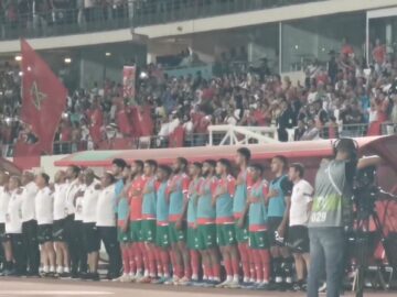 تبوريشة-روعة-النشيد-الوطني-بملعب-أكادير-الكبير-قبل-مباراة-المغرب.jpg