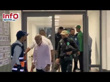 رحيمي-يغادر-باكيا-وحسرة-كبيرة-على-وجوه-لاعبي-الرجاء.jpg