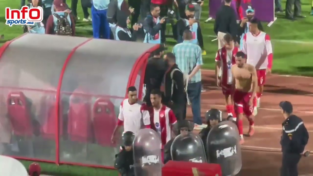 فيديو الجماهير تشجع لاعبي الوداد رغم التعادل