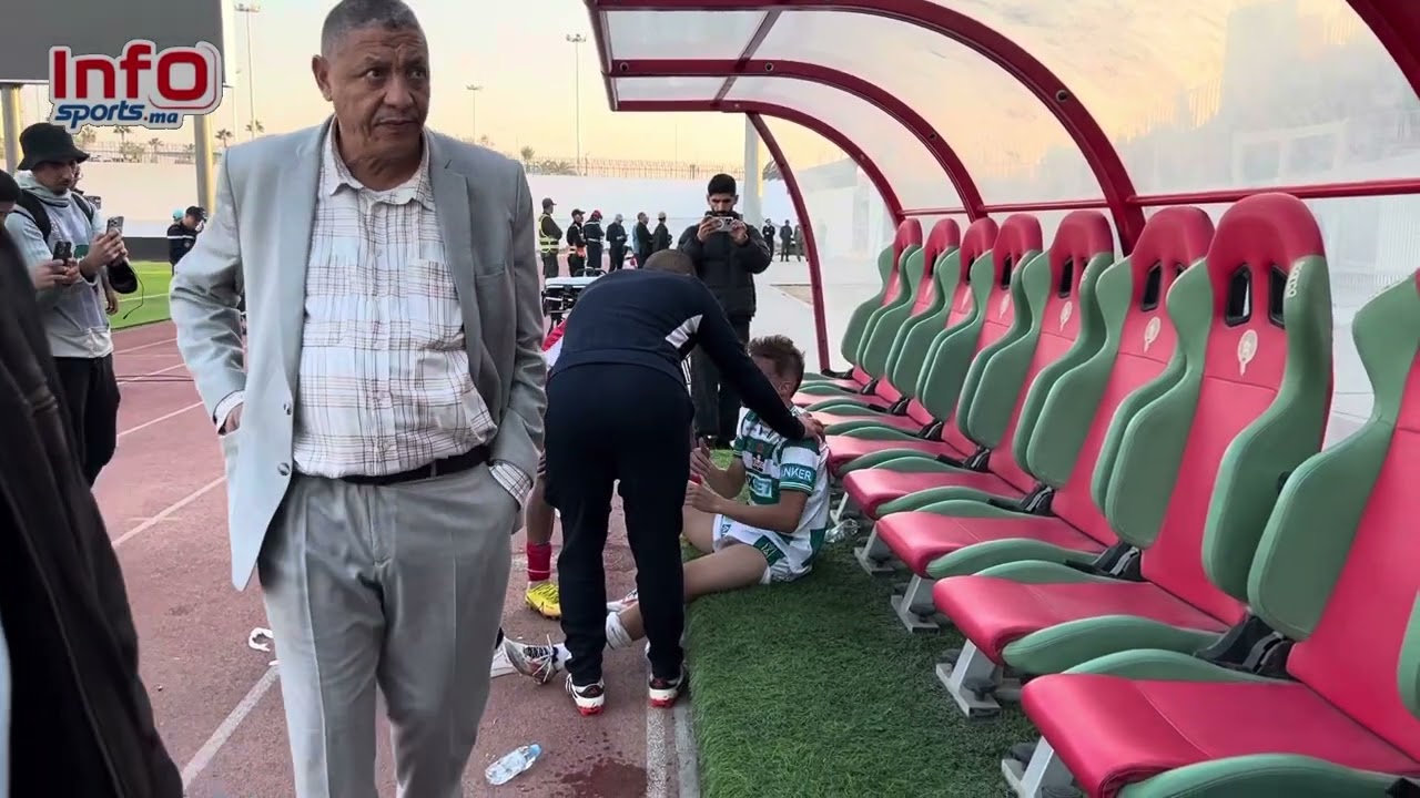فيديو..باعدي يعاني في كرسي الاحتياط ويغادر الملعب وهو يتألم.