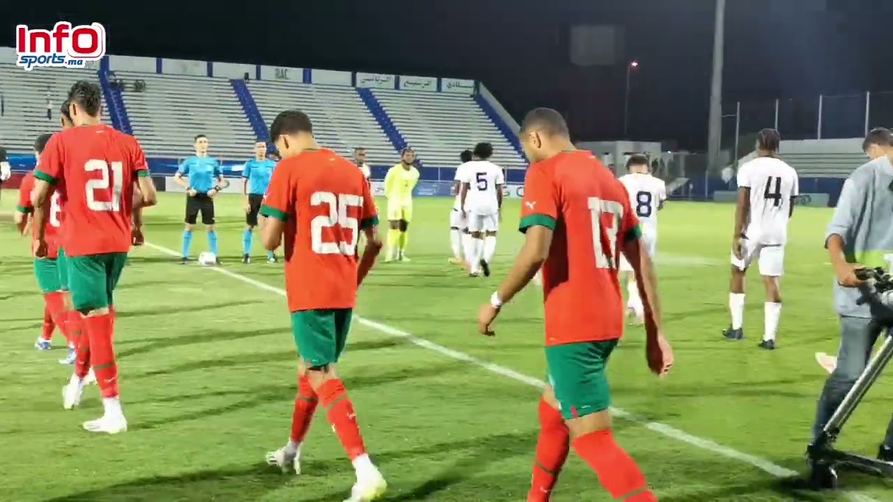لحظة دخول لاعبي المنتخب الأولمبي وعزف النشيد الوطني قبل مباراة الدومينيكان