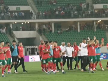 نهاية-المباراة-في-أجواء-رائعة-بين-لاعبي-المنتخب-الوطني-المغربي.jpg