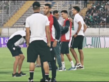 فيديو..عناق حار بين لاعبي الرجاء وتطوان أمام تشجيعات الجماهير بدونور