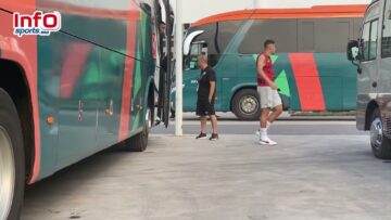 حافلتين-للمنتخب-الوطني-لحظة-مغادرة-أسود-الأطلس-لملعب-اورون-بوكو.jpg