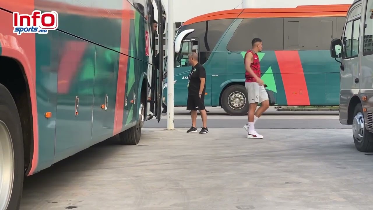 حافلتين للمنتخب الوطني 🚌 لحظة مغادرة أسود الأطلس لملعب اورون بوكو بعد مواجهة الكونغو ⚽️