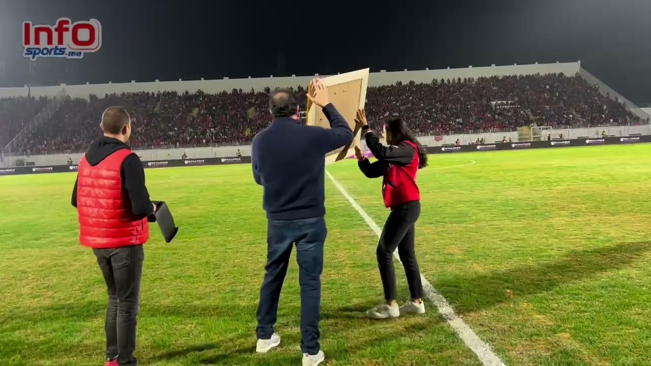 فيديو رائع: الوداد يحتفي بلاعبته المتميزة بعد نيلها شهادة الدكتوراه في الطب.