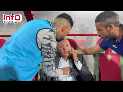 فيديو مؤسف..إصابة الطنطاوي بقنينة ماء رمى بها جمهور الرجاء.