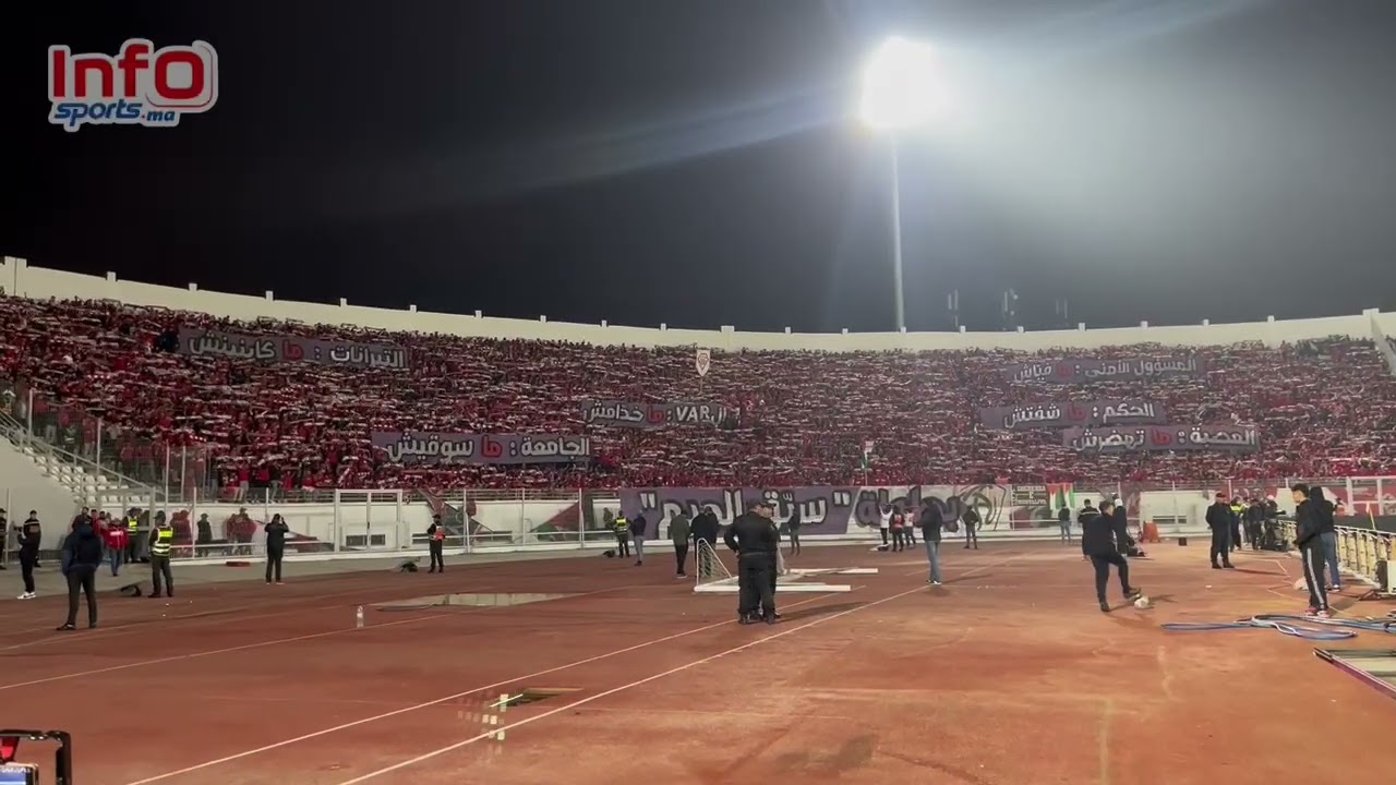 فيديو..جماهير الوداد تحتج بلافتات ورسائل قوية على الجامعة والعصبة والتحكيم.