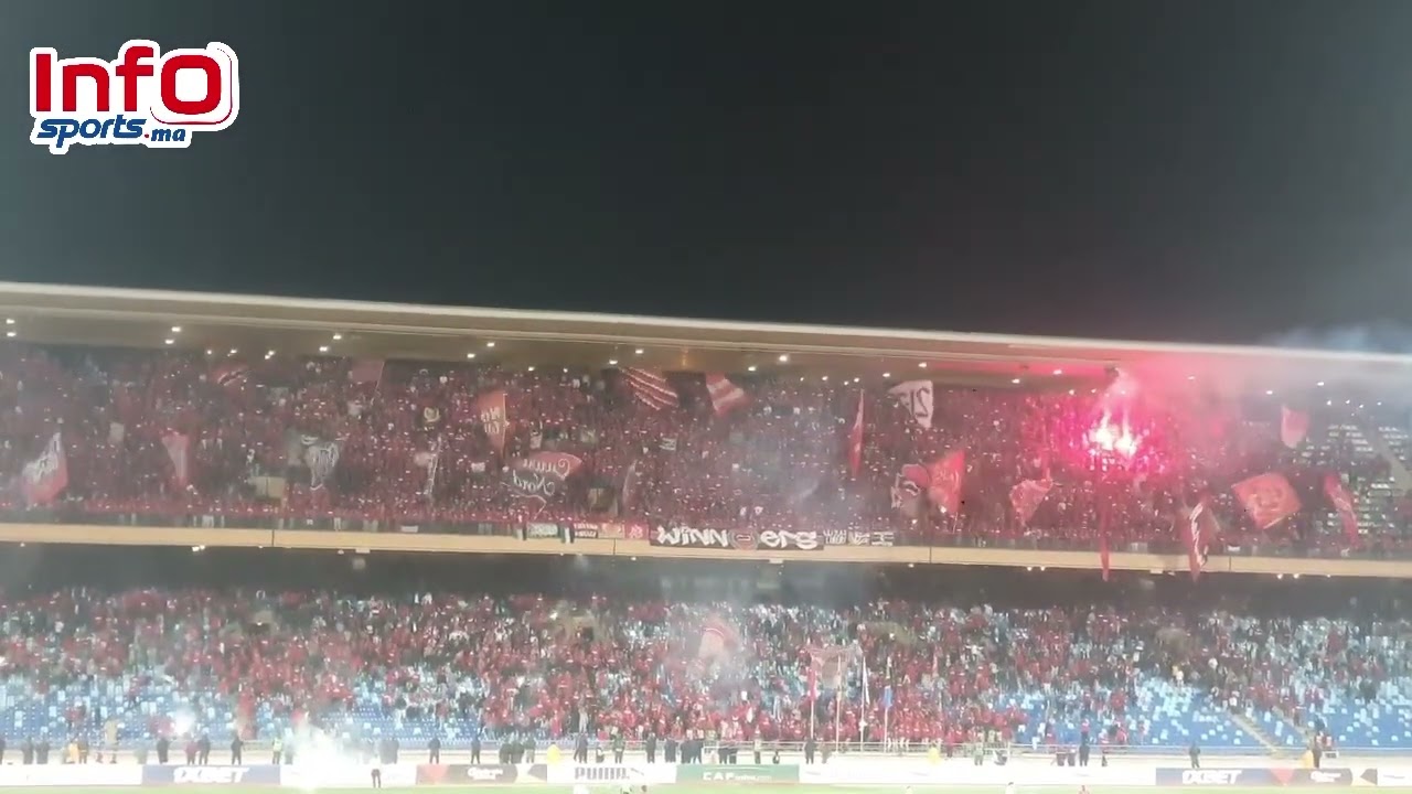 فيديو..جماهير الوداد تهاجم اللاعبين وترشق الدراوي وكرسي الاحتياط بالقنينات بعد هدفه القاتل.