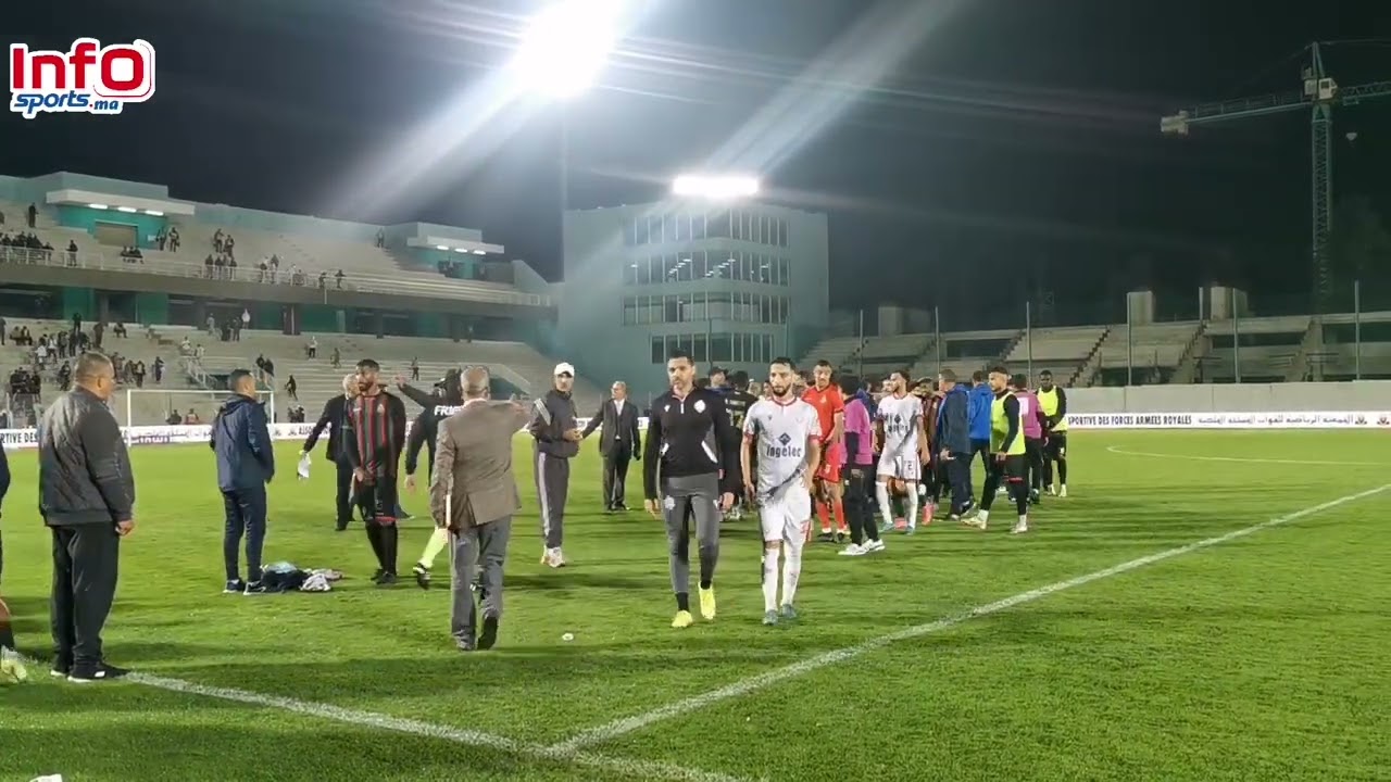 فيديو..حسرة كبيرة لاعبي الوداد وفرح وعناق للاعبي الجيش بالفوز.