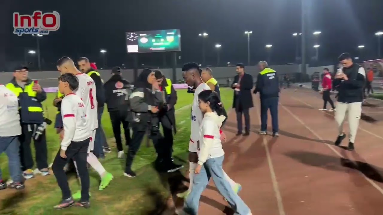 فيديو..لحظة دخول لاعبي الوداد والماص رفقة أطفال صغار للملعب.