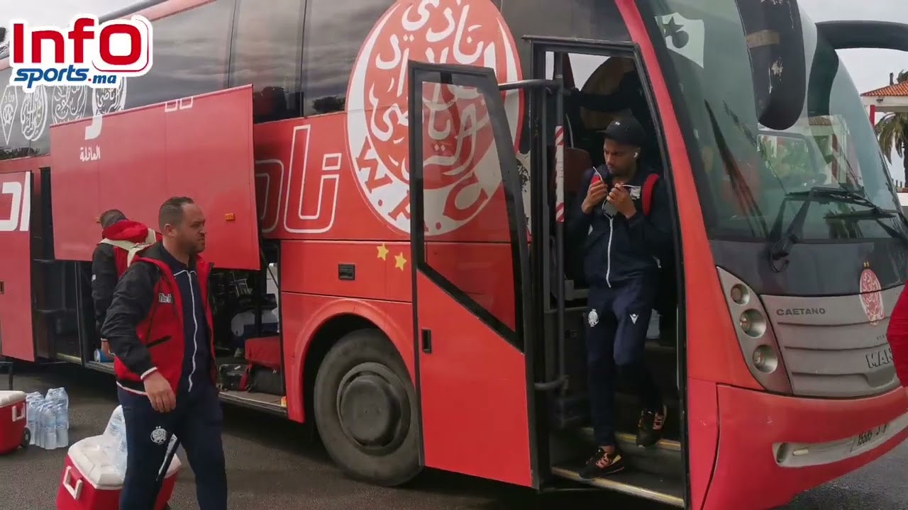 فيديو..لحظة وصول حافلة الوداد لملعب البشير قبل مواجهة تواركة.