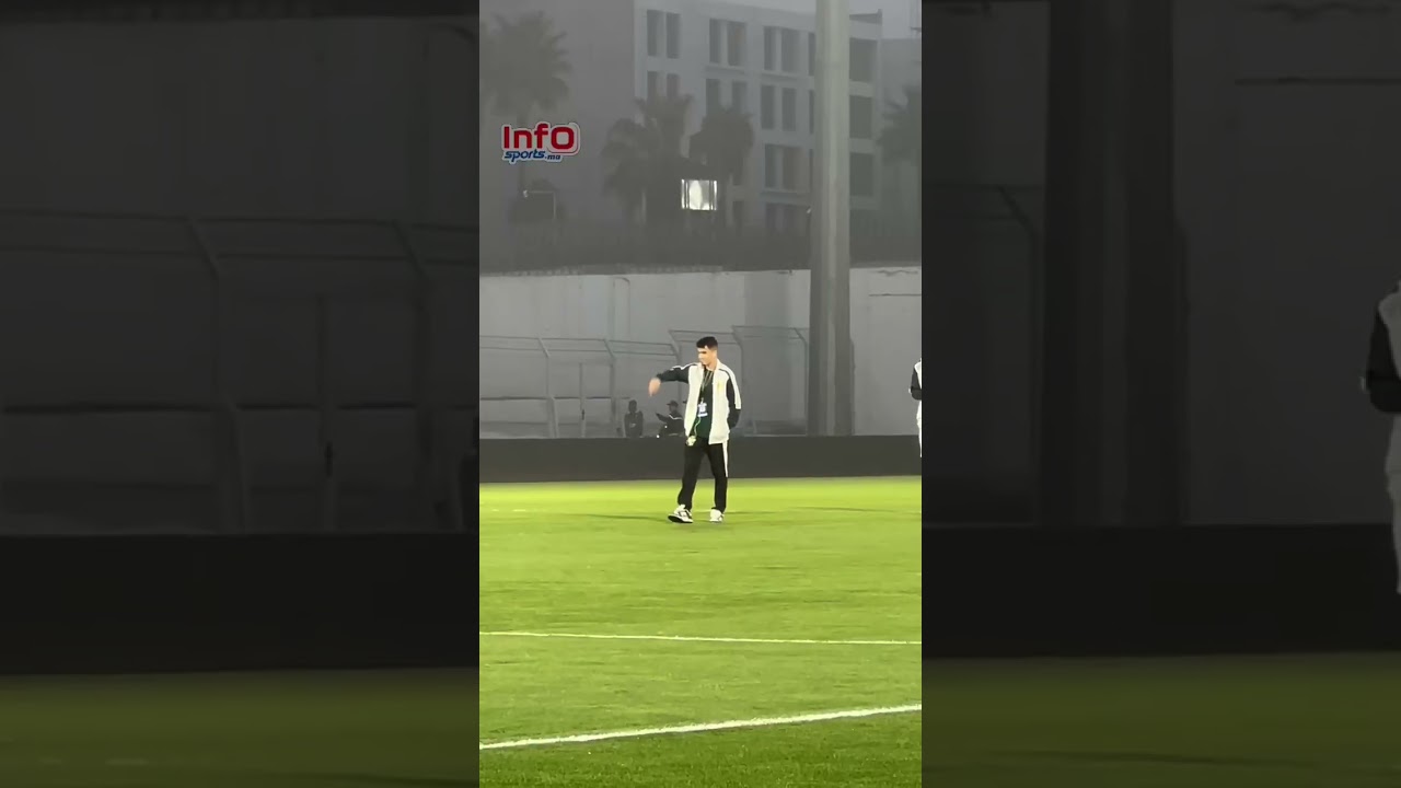 لاعبو الرجاء يوجهون التحية للكورفا سود قبل مواجهة الجيش