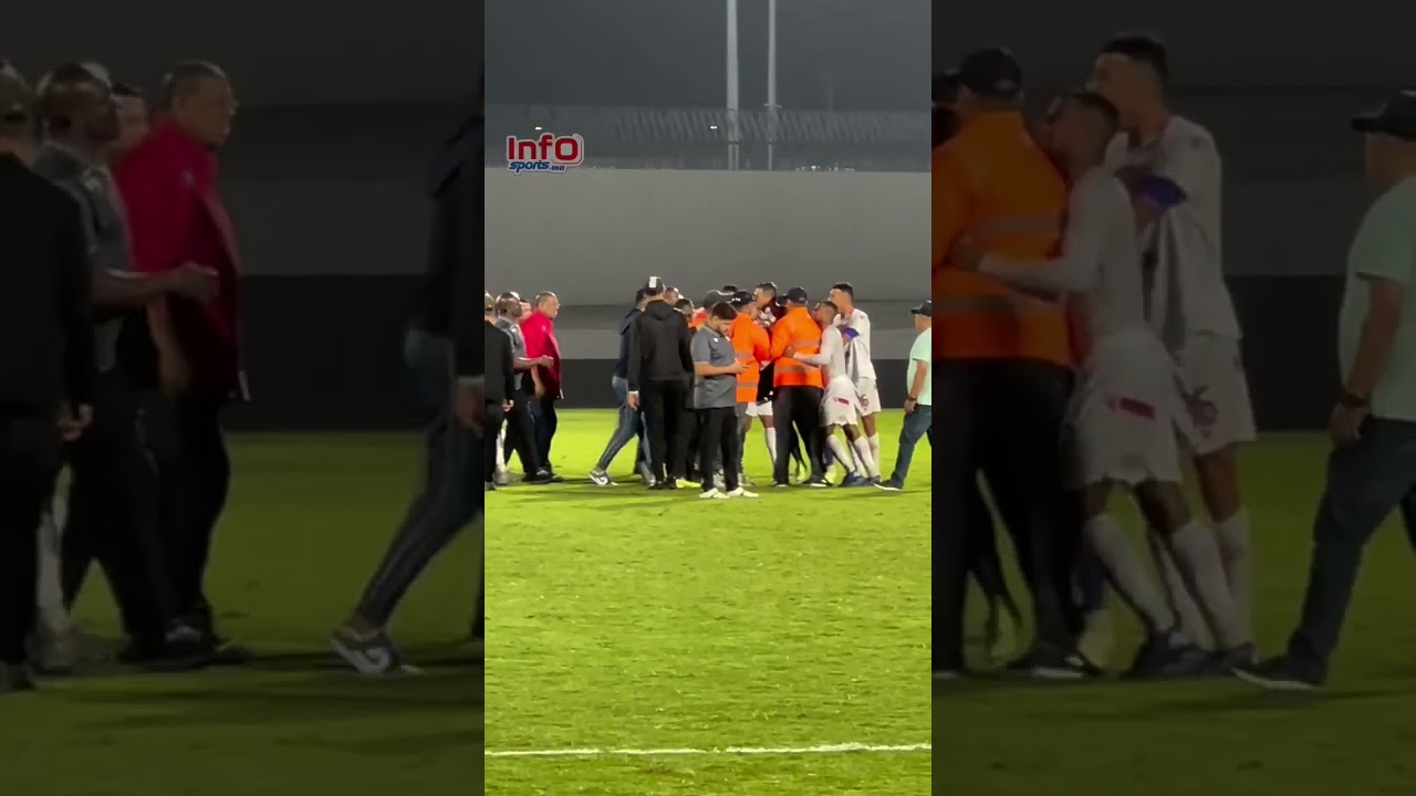 لاعبو الوداد يدافعون عن مشجع اقتحم أرضية ملعب العربي الزاولي