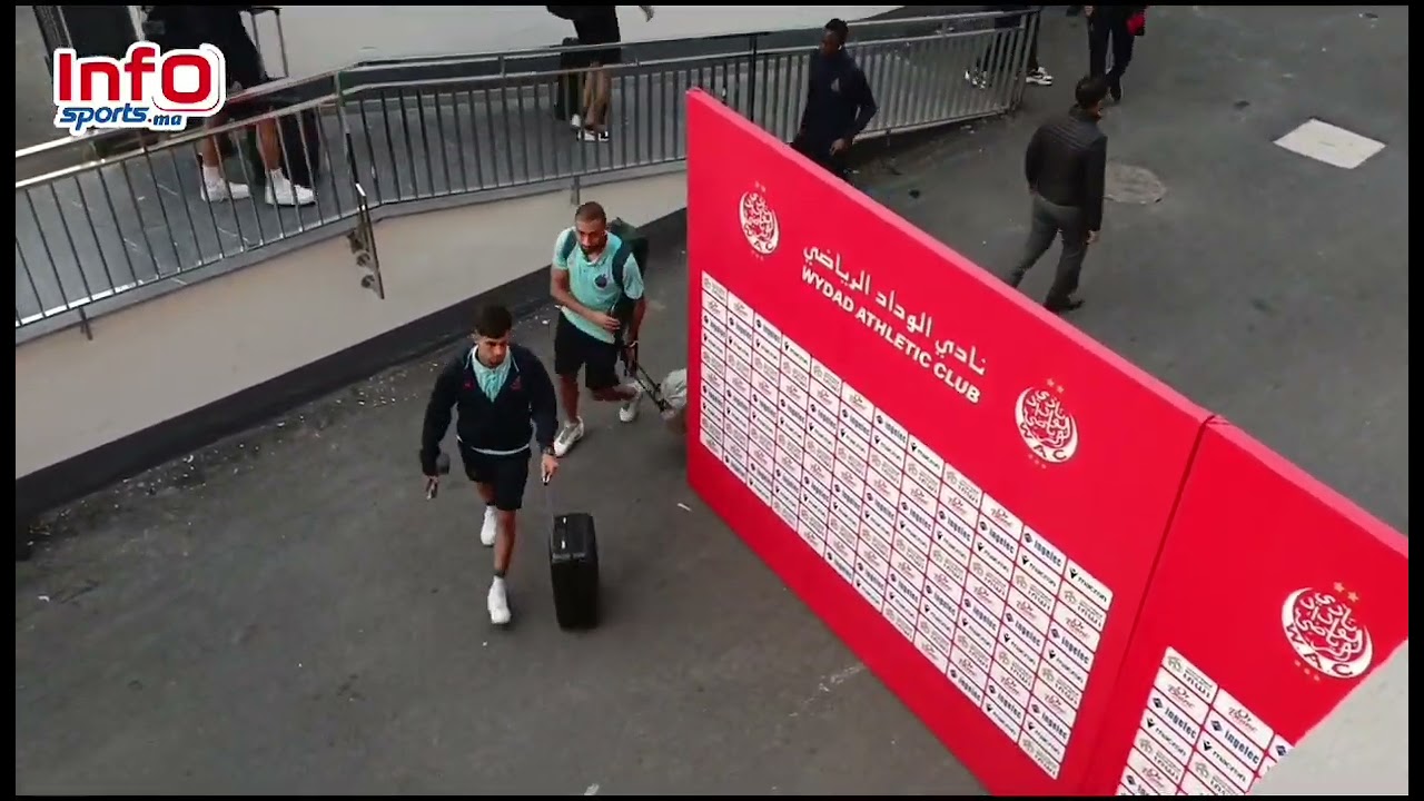 وصول لاعبي أولمبيك أسفي لملعب العربي الزاولي قبل مواجهة الوداد