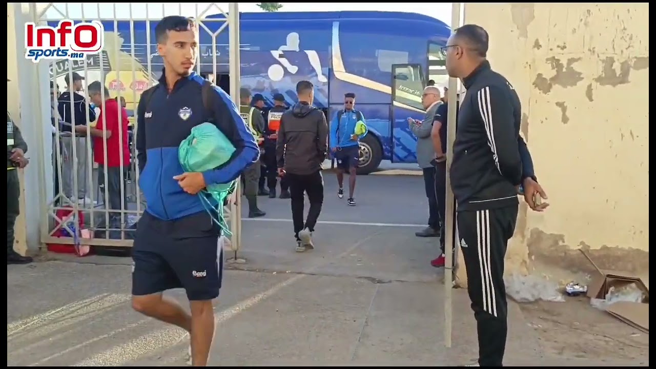 وصول لاعبي شباب السوالم للملعب البلدي ببرشيد قبل مواجهة الرجاء