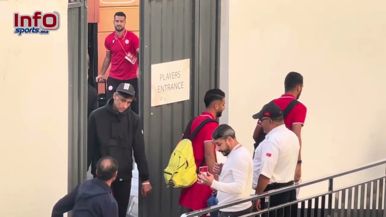 وصول لاعبي فريق الوداد الرياضي الى ملعب العربي الزاولي