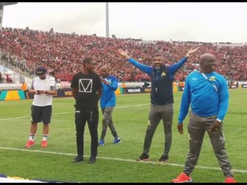 فيديو..لقطة النهائي بامتياز..مدرب صان داونز يتحول ل”كابو” جماهير الوداد.