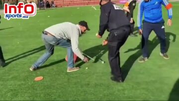 فيديو..أحداث شغب خطيرة في مباراة شباب أطلس خنيفرة والكوكب المراكشي.