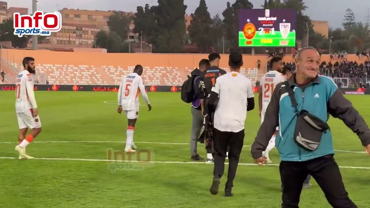 فيديو..فرحة مستحقة..لاعبو بركان في احتفالية رائعة مع الجماهير بعد الفوز على تطوان.