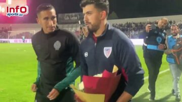 فيديو..لحظة اعتراف..الفردوسي يهدي جماهير تطوان باقة ورود في لقطة رائعة.