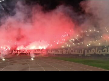 فيديو..مشهد رهيب..كراكاج خيالي لجماهير الرجاء والشهب تشعل سماء دونور.