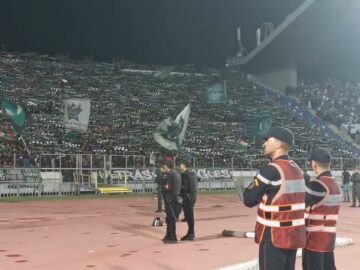 فيديو..جماهير الرجاء تزلزل دونور بشعار “لحبيبة يا فلسطين” وأعلام فلسطين