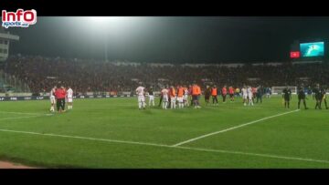 فيديو..لاعبو الوداد يتبادلون التحية مع جماهير فريميجة وتصفيقات حارة بعد