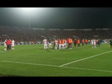 فيديو..لاعبو الوداد يتبادلون التحية مع جماهير فريميجة وتصفيقات حارة بعد