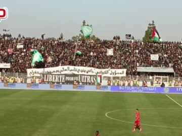 فيديو..جماهير الرجاء تحتج برسالة قوية على تهميش المشجعين وتشجيع المؤثرين.