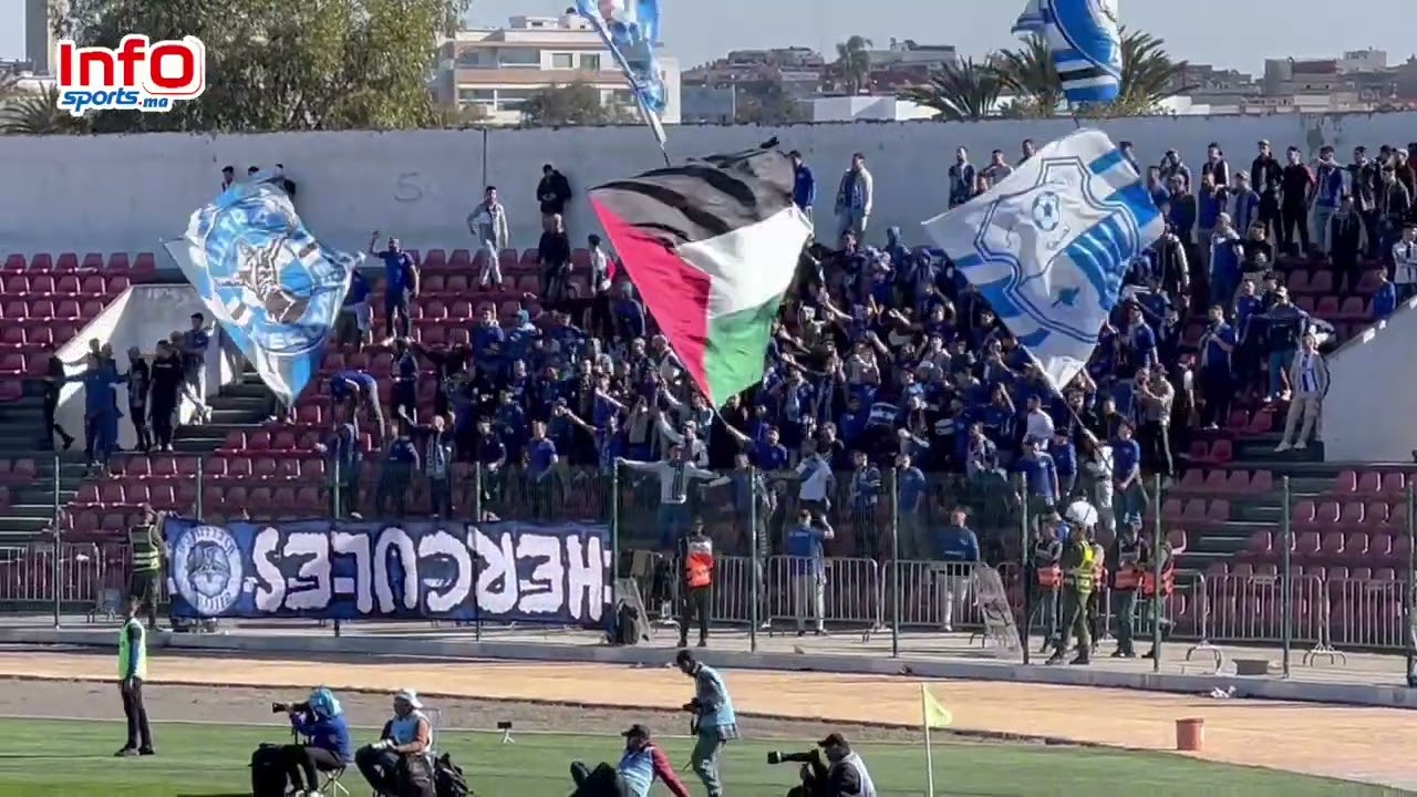 فيديو..لقطة رائعة..العلم الفلسطي..ني يرفرف عاليا وسط جماهير ا.طنجة.