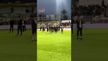 فيديو..بابتسامة عريضة..سابينتو يرفع معنويات لاعبيه والفردوسي يحيي جماهير تطوان.