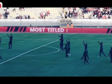 فيديو..لقطة طريفة..لاعبو حافيا يردون على صفير جماهير الوداد بحركات تشجيعية