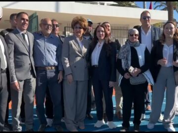 فيديو..لقطة جميلة..البطلة الأولمبية بدوان تزيل حذاءها لتدشين المدمار الجديظ “لكازا