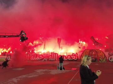 فيديو..جماهير الوداد تدشن نهائي السوبر الإفريقي بكراكاج خيالي.