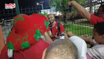 فيديو..سيلفي وصورة تذكارية لسايس مع الجماهير المغربية فرحا بالتأهل