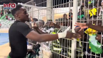 فيديو..لقطة مؤثرة..لاعبو إفريقيا الوسطى يتبادلون التحية مع الجماهير.