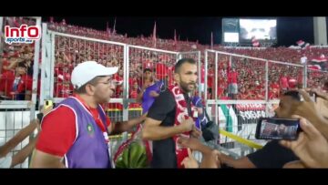 عادل رمزي يلاقي جماهير الوداد بالورود في أول ظهور للفريق