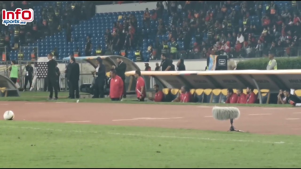 فيديو..آخر لحظات المواجهة..كرسي احتياط الوداد على الأعصاب واحتجاجات كبيرة على الحكم