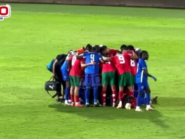 فيديو..إصابة خطيرة للاعب إفريقيا الوسطى ولاعبو الأسود يطالبون بالتدخل السريع