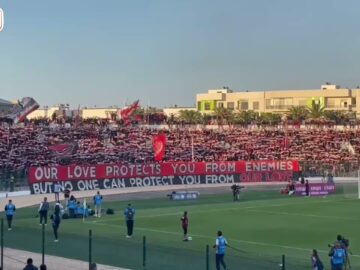 الجماهير الودادية ترفع شعار “حبنا يحميكم من الأعداء ولا أحد