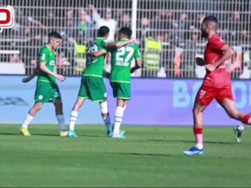 فيديو..عناق وفرحة كبيرة للاعبي الرجاء بموهوب بعد تألقه أمام ح.أكادير